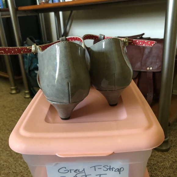 B.A.I.T. Mini Wedge Vintage inspired Shoes. Size 9 - Picture 3 of 8